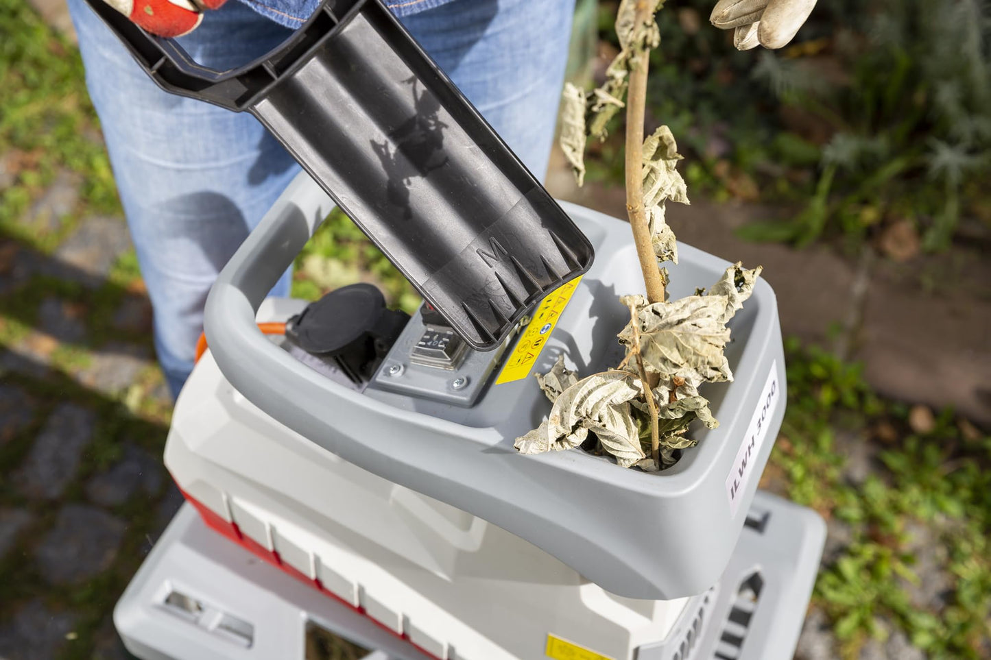 IKRA Elektro Gartenhäcksler ILWH 3000, leise robust wartungsarm, starke 3.000W, Aststärke bis 45mm, Blauer Engel