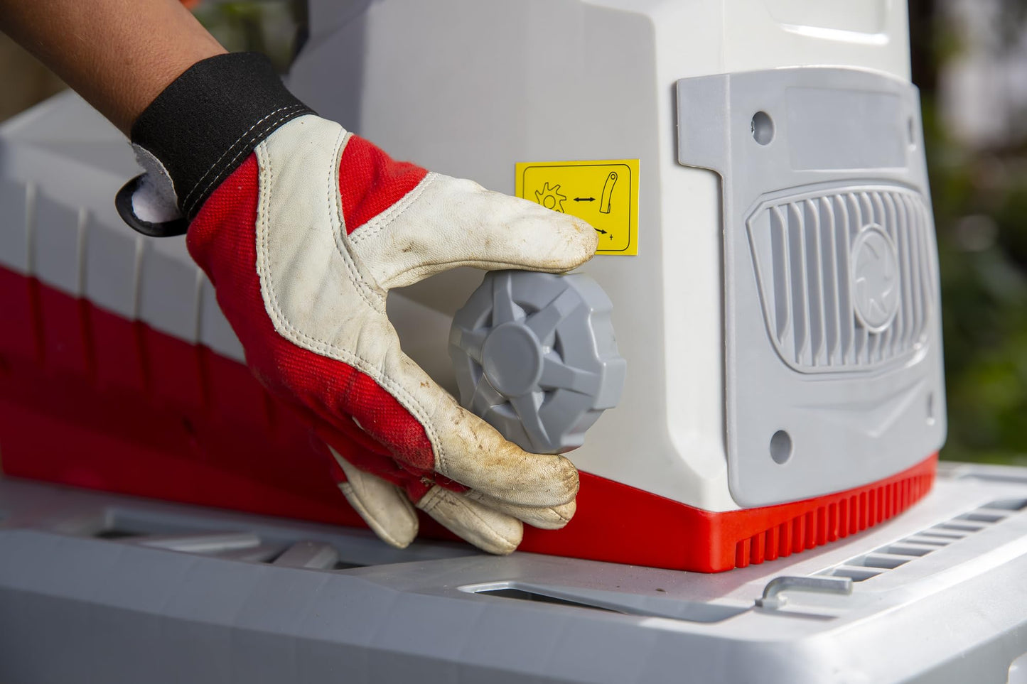 IKRA Elektro Gartenhäcksler ILWH 3000, leise robust wartungsarm, starke 3.000W, Aststärke bis 45mm, Blauer Engel