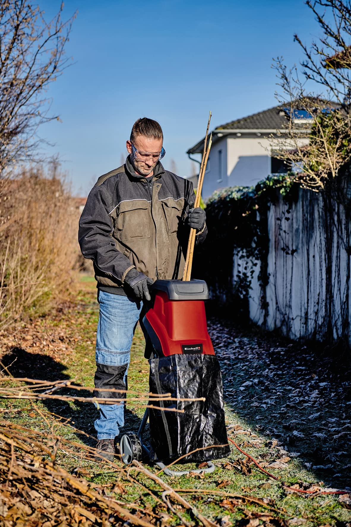 Einhell Elektro-Messerhäcksler GC-KS 2540 (2 Wendemesser aus Spezialstahl, große Trichteröffnung, Motorschutzschalter, Häckselgutfangsack, Transportgriff inkl. Stopfer), Rot