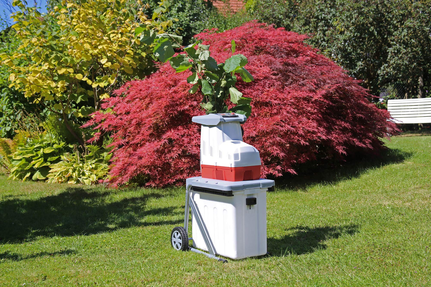 IKRA Elektro Gartenhäcksler Walzenhäcksler ILH 3000 A, starke 3.000W, inkl. Schere & Schutzbrille