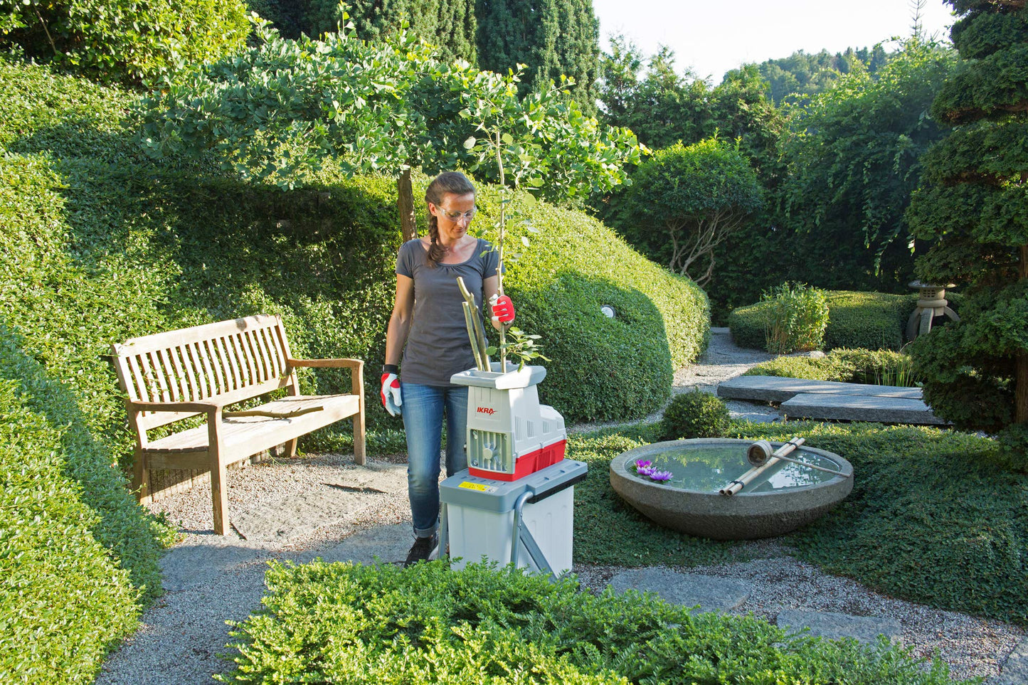 IKRA Elektro Gartenhäcksler Walzenhäcksler ILH 3000 A, starke 3.000W, inkl. Schere & Schutzbrille